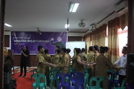 Motivational Training Oleh DR. Rizaldi Putra, MBA 6