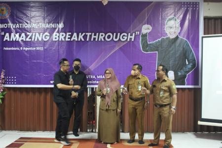 Motivational Training Oleh DR. Rizaldi Putra, MBA 7