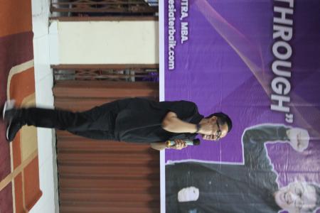 Motivational Training Oleh DR. Rizaldi Putra, MBA 8